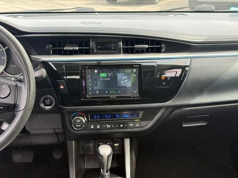 Used 2015 Toyota Corolla LE Premium image 11