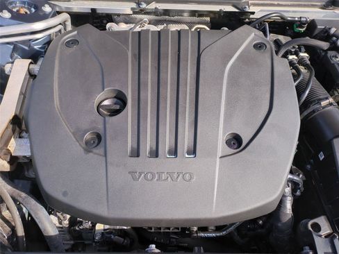 Certified 2025 Volvo XC60 B5 Plus image 24