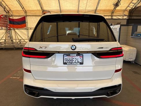 Used 2024 BMW X7 xDrive40i w/ M Sport Package AWD/4WD image 3