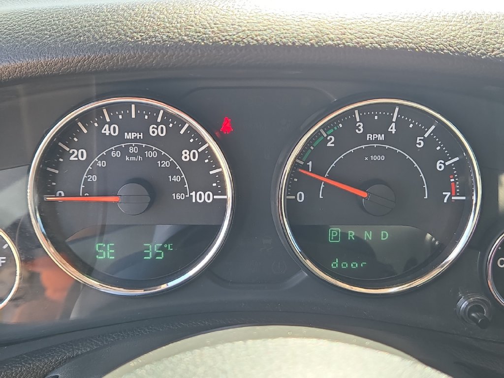 Used 2018 Jeep Wrangler Unlimited Sahara AWD/4WD image 12