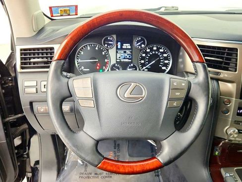 Used 2013 Lexus LX 570 4WD w/ Luxury Pkg image 14