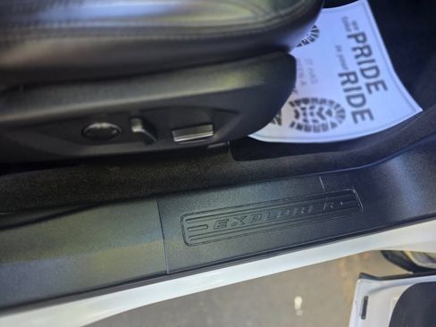 Used 2017 Ford Explorer XLT w/ Equipment Group 202A FWD image 30