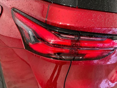 Used 2023 Chevrolet Traverse LT w/ Midnight/Sport Edition image 31