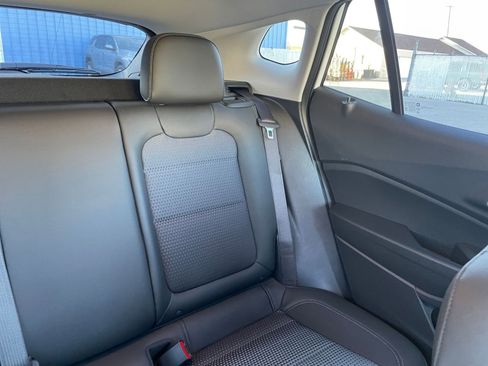 Used 2025 Chevrolet Trax LT image 36