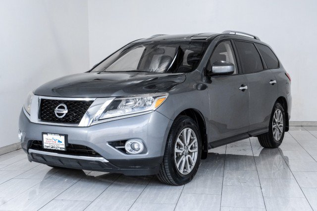 Used 2015 Nissan Pathfinder SV w/ Trailer Tow Package FWD image 4