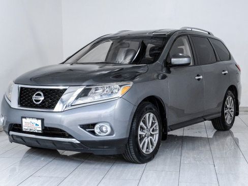 Used 2015 Nissan Pathfinder SV w/ Trailer Tow Package FWD image 4