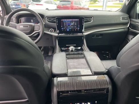 Used 2022 Jeep Wagoneer Series II RWD image 17