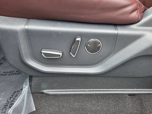 Used 2024 Ford Expedition Limited RWD image 10