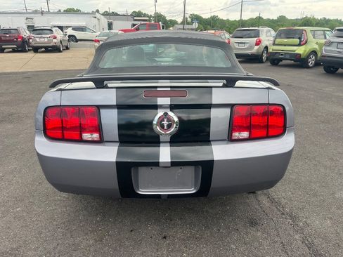 Used 2006 Ford Mustang Convertible RWD image 9