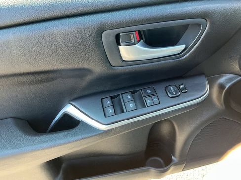 Used 2017 Toyota Camry SE FWD image 17