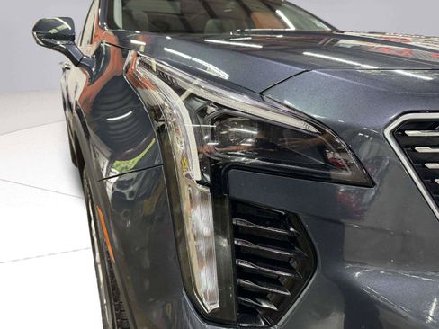 Used 2021 Cadillac XT4 Luxury w/ Cold Weather Package AWD/4WD image 18