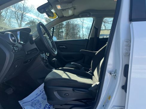 Used 2016 Chevrolet Trax LS image 17