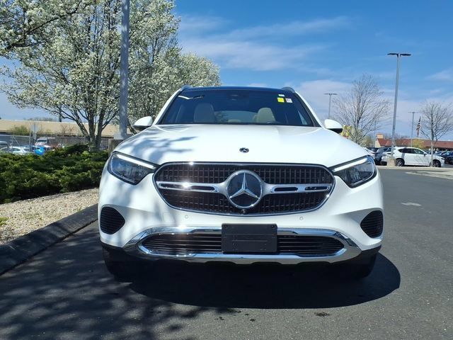 Used 2025 Mercedes-Benz GLC 300 4MATIC image 3