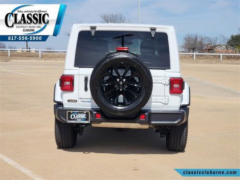 Used 2025 Jeep Wrangler Sahara image 8