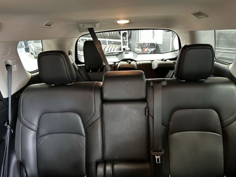 Certified 2024 Nissan Pathfinder SL image 6