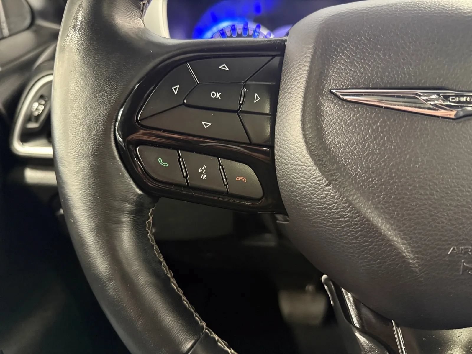 Used 2018 Chrysler Pacifica Touring-L Plus w/ Advanced Safetytec Group FWD image 27