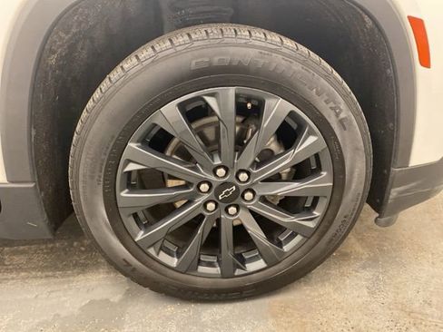 Used 2023 Chevrolet Traverse RS image 36