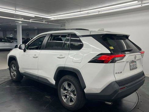 Certified 2022 Toyota RAV4 XLE w/ Carpet Mat Package (TMS) AWD/4WD image 4