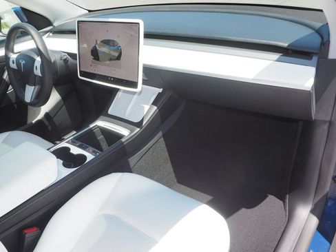 Used 2024 Tesla Model Y Long Range AWD/4WD image 21