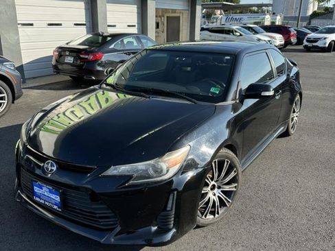 Used 2014 Scion tC image 2