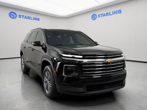Certified 2025 Chevrolet Traverse LT w/ Driver Confidence Package FWD image 14