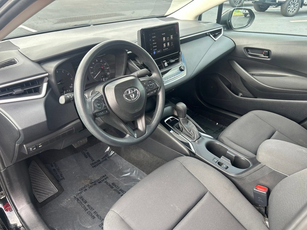 Used 2025 Toyota Corolla LE FWD image 18