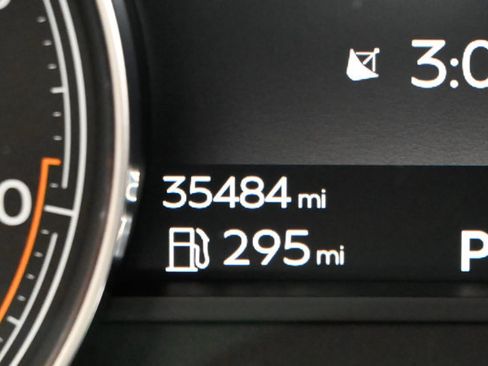 Used 2019 Bentley Bentayga AWD/4WD image 80