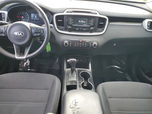 Certified 2017 Kia Sorento LX image 12