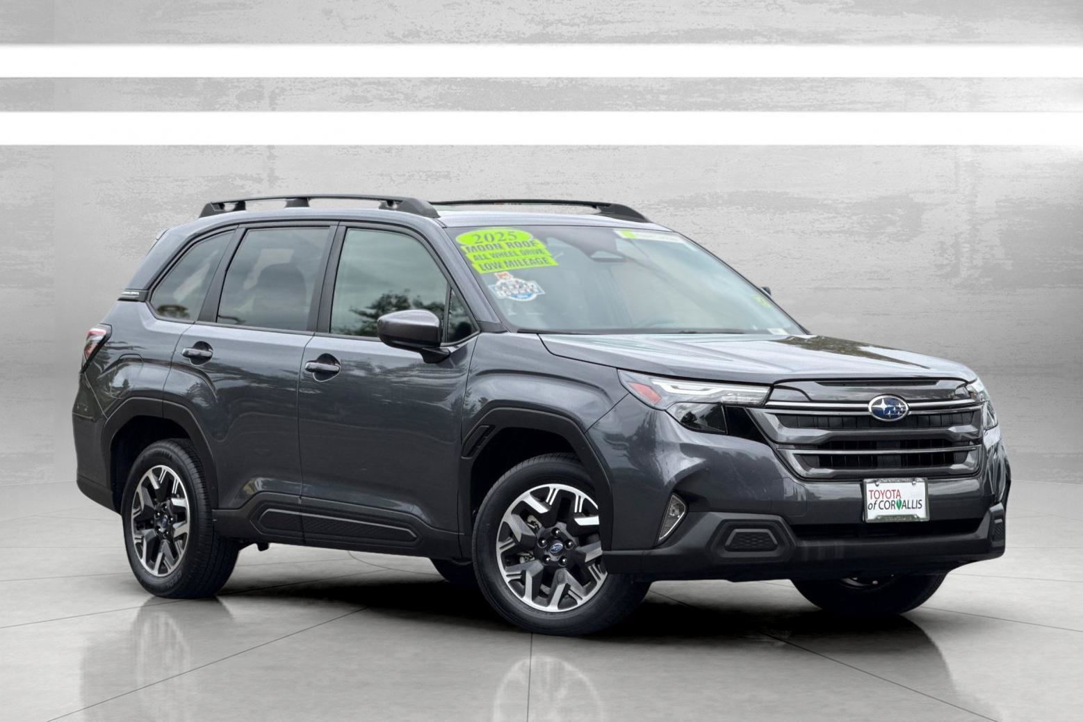 Used 2025 Subaru Forester Premium AWD/4WD image 2