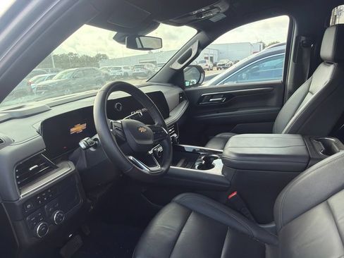 Used 2025 Chevrolet Tahoe LT AWD/4WD image 2