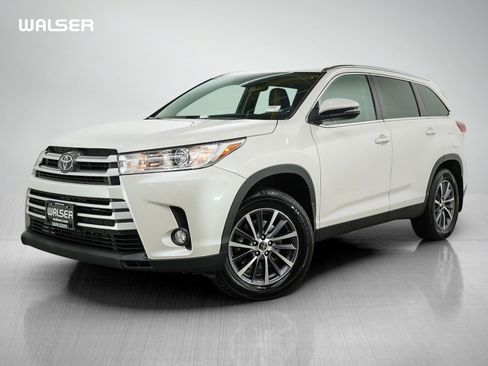Used 2019 Toyota Highlander XLE AWD/4WD image 1