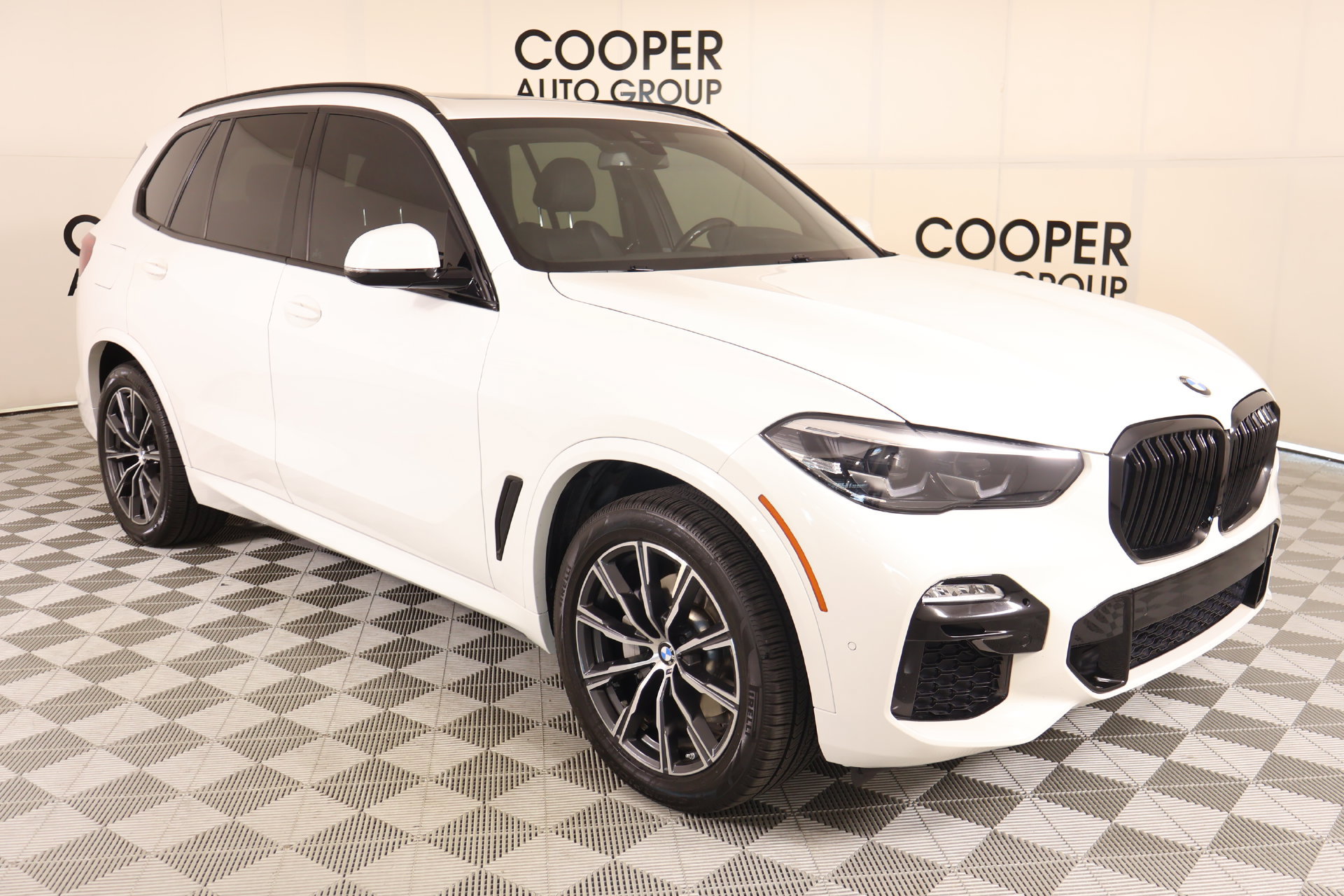 Used 2019 BMW X5 xDrive40i w/ M Sport Package AWD/4WD image 1