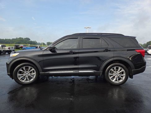 Used 2024 Ford Explorer XLT w/ Equipment Group 202A AWD/4WD image 16