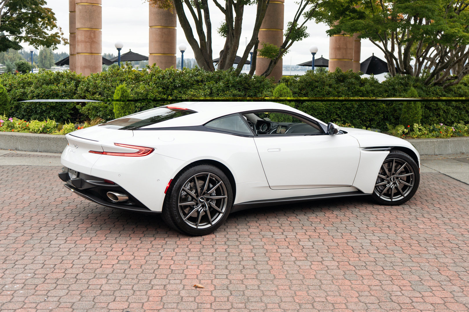 Used 2019 Aston Martin DB11 Coupe RWD image 48