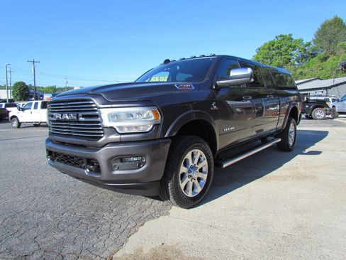 Used 2020 RAM 2500 Laramie AWD/4WD image 3