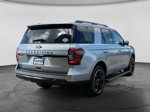 Used 2024 Ford Expedition Limited AWD/4WD image 9