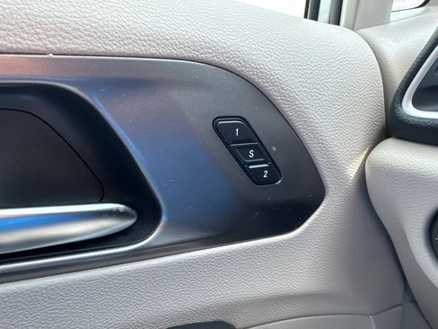 Used 2021 Chrysler Pacifica Touring-L w/ Premium & Safety Sphere Group AWD/4WD image 6