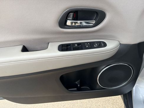 Used 2017 Honda HR-V EX image 10