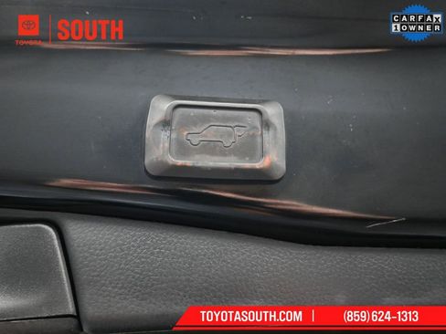 Used 2020 Toyota RAV4 XLE Premium image 30