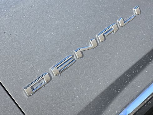 New 2026 GMC Yukon XL Denali w/ Denali Reserve Package AWD/4WD image 8