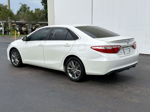 Used 2015 Toyota Camry SE FWD image 3