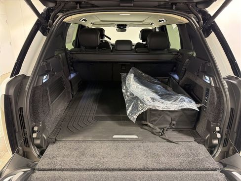 New 2026 Land Rover Range Rover Long Wheelbase SE image 29