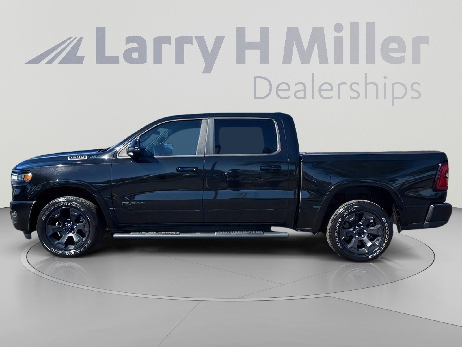 Used 2025 RAM 1500 Big Horn AWD/4WD image 3