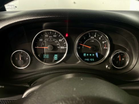 Used 2014 Jeep Wrangler Unlimited Sahara w/ Connectivity Group AWD/4WD image 16