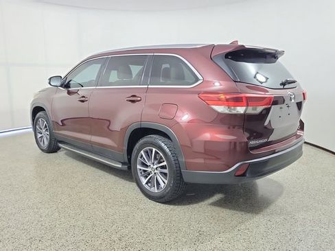Used 2019 Toyota Highlander XLE FWD image 7