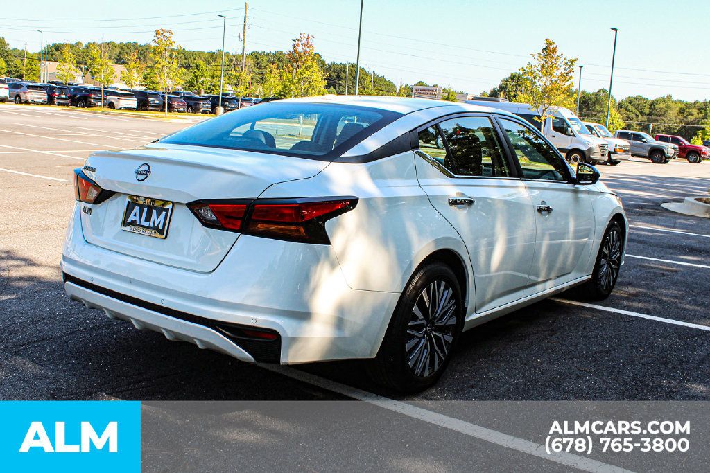 Used 2025 Nissan Altima 2.5 SV FWD image 5
