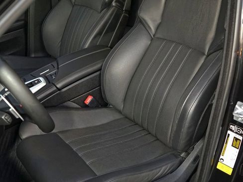 Used 2015 BMW M5 Base image 9