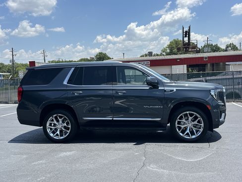 Used 2021 GMC Yukon SLT w/ SLT Premium Package AWD/4WD image 8