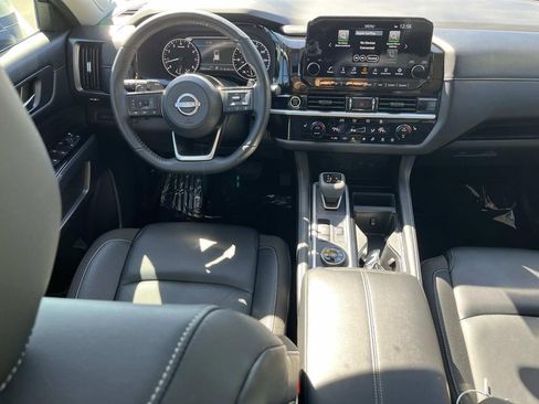 Used 2024 Nissan Pathfinder SL w/ SL Premium Package image 13