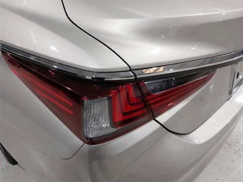 Used 2020 Lexus ES 350 Ultra Luxury image 35